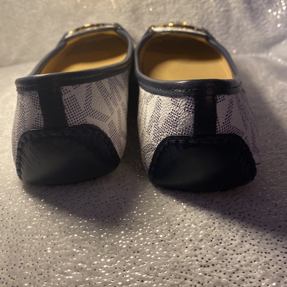 Michael Kors shoes $40 size 6 1/2 - Picture 2 of 6